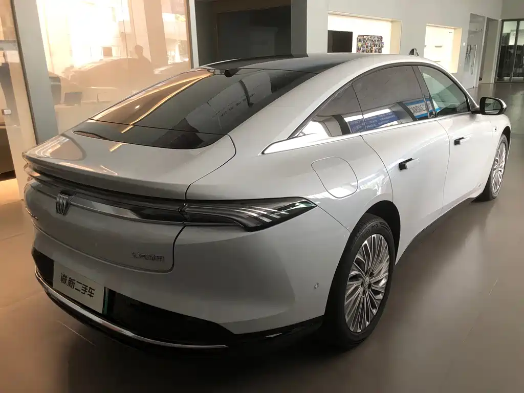 Buick Electra L7 — миниатюра 3