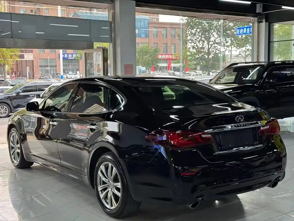 Infiniti Q70 — миниатюра 4