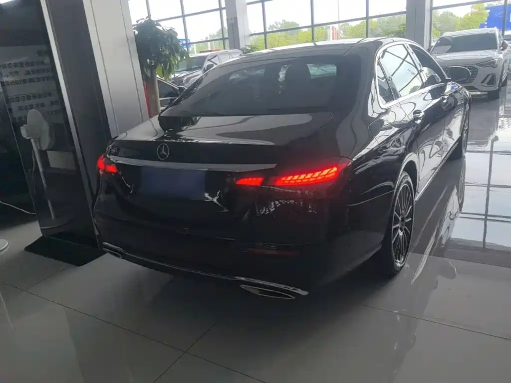 Mercedes-Benz E-Class — миниатюра 6