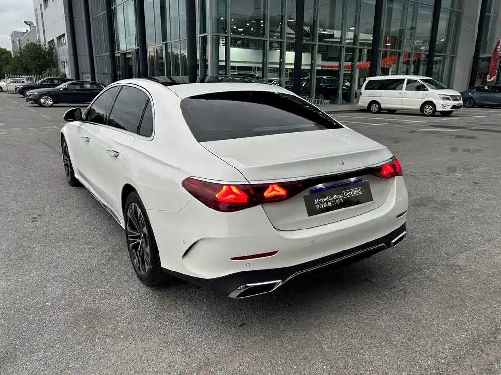 Mercedes-Benz E-Class — миниатюра 15