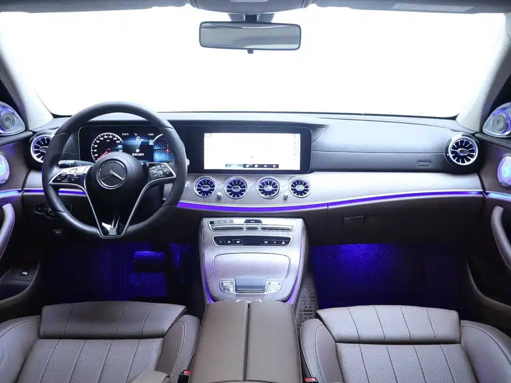 Mercedes-Benz E-Class — миниатюра 13