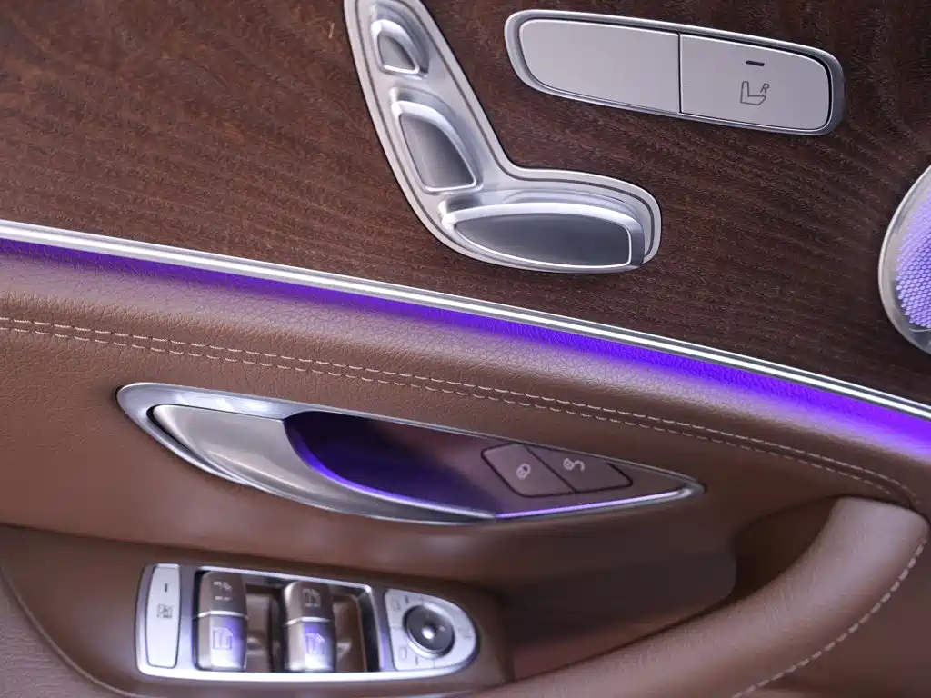 Mercedes-Benz E-Class — миниатюра 17