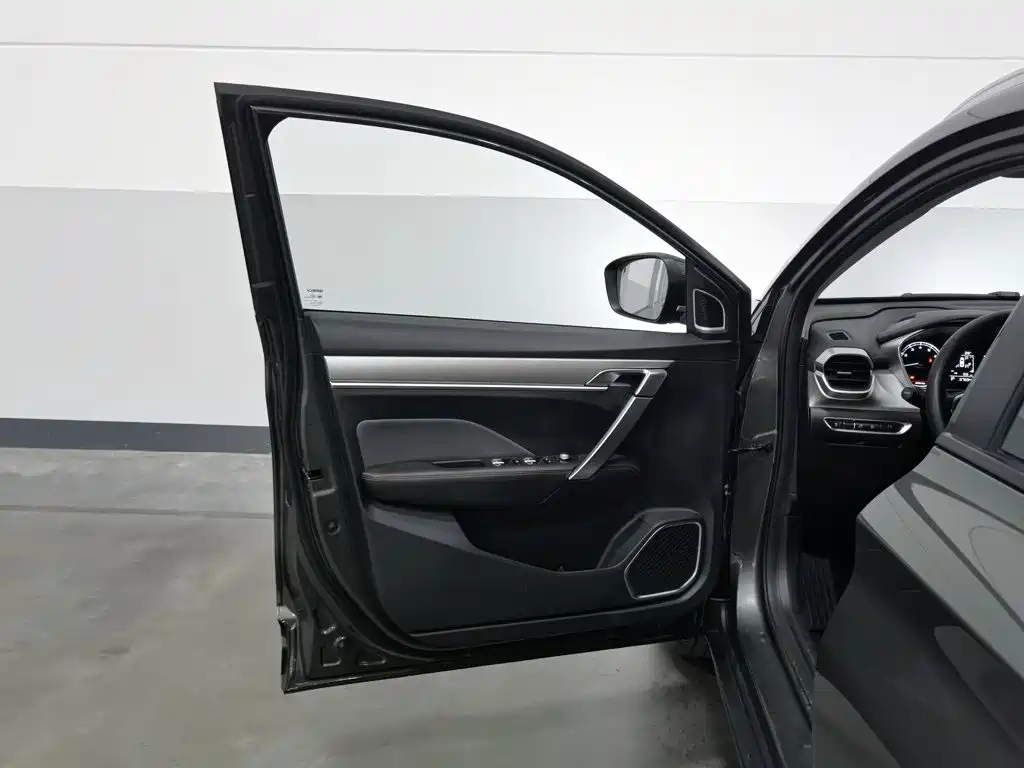Geely Binyue — миниатюра 8