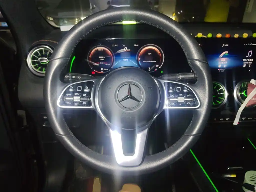 Mercedes-Benz GLB — миниатюра 11