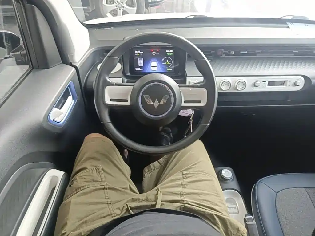 Wuling MINIEV — миниатюра 11