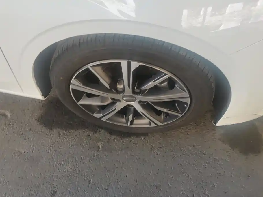 Geely Emgrand — миниатюра 6