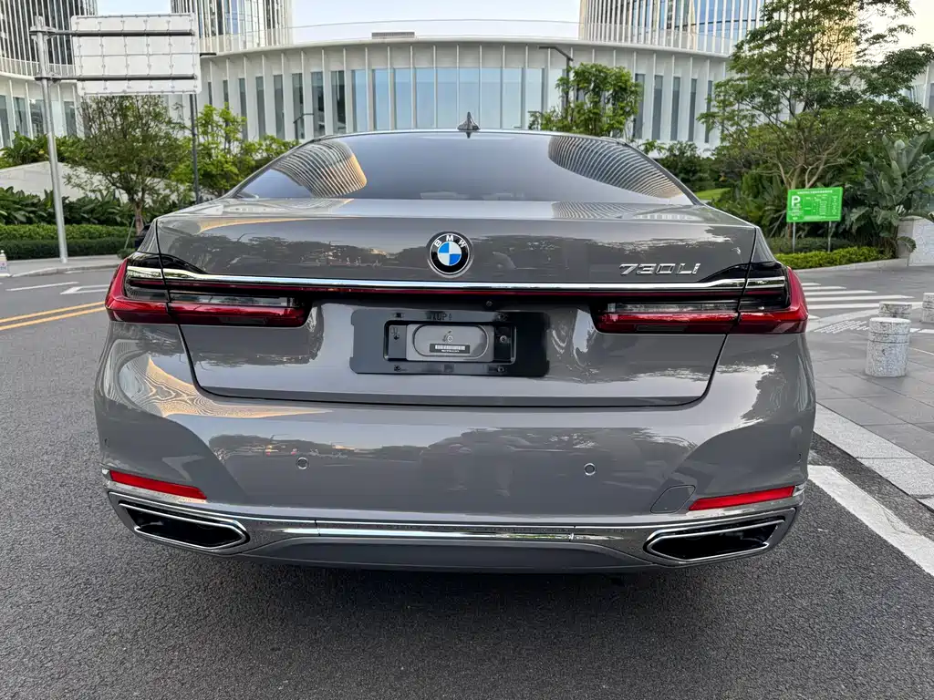 BMW 7 Series — миниатюра 12