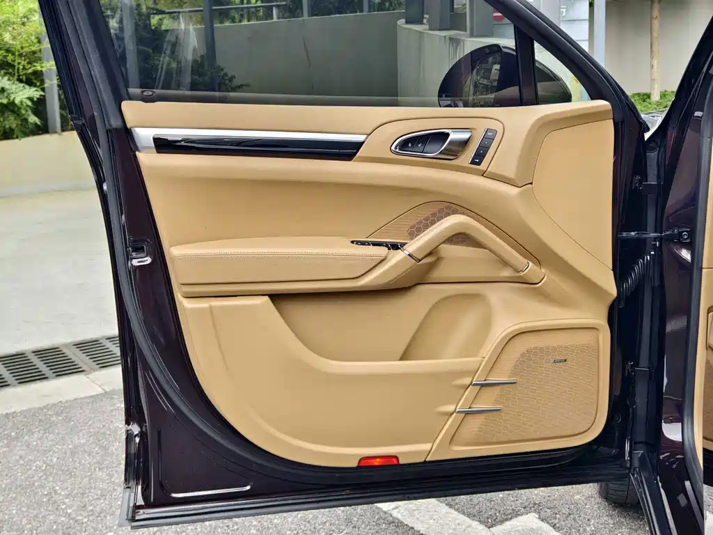 Porsche Cayenne — миниатюра 11