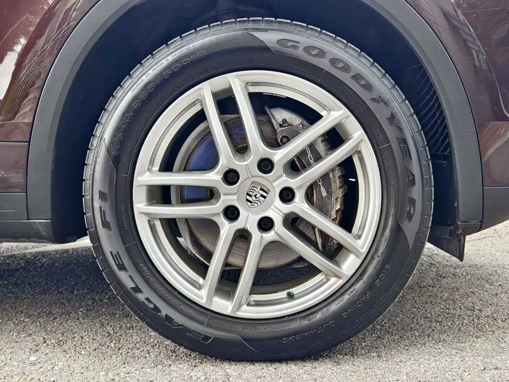 Porsche Cayenne — миниатюра 10