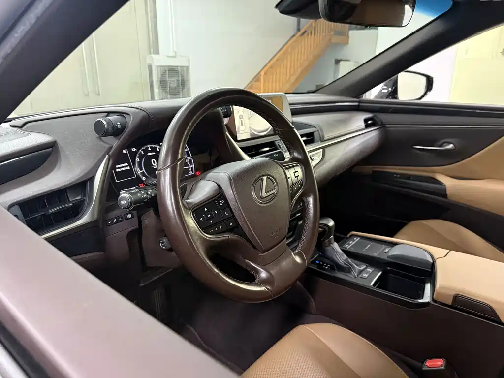 Lexus ES — миниатюра 10