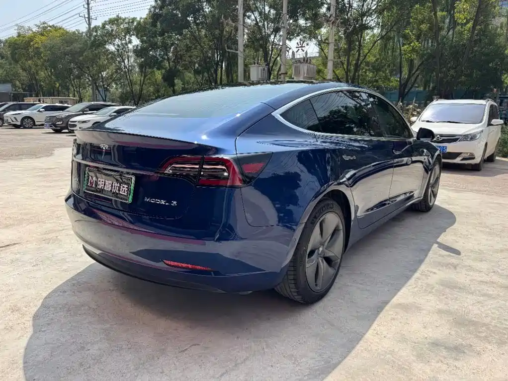 Tesla Model 3 — миниатюра 9