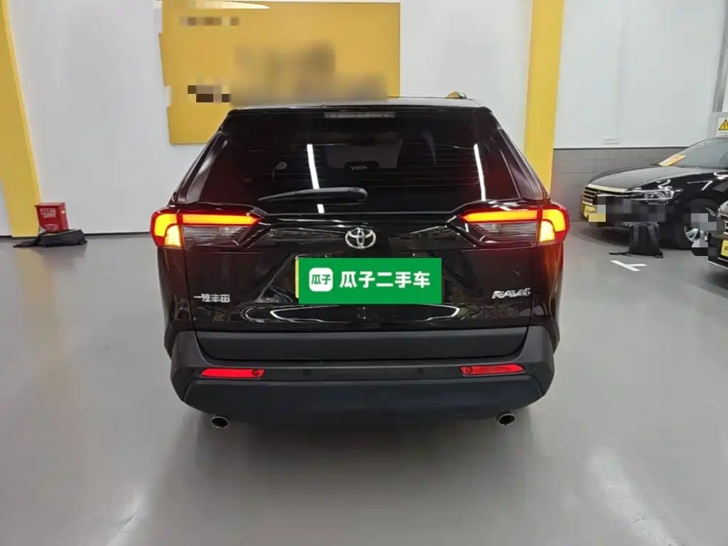 Toyota RAV4 — миниатюра 6