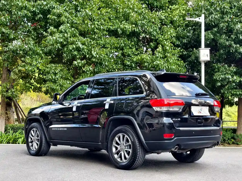 Jeep Grand Cherokee (Import) — миниатюра 7