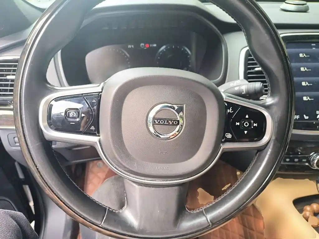 Volvo XC90 — миниатюра 6