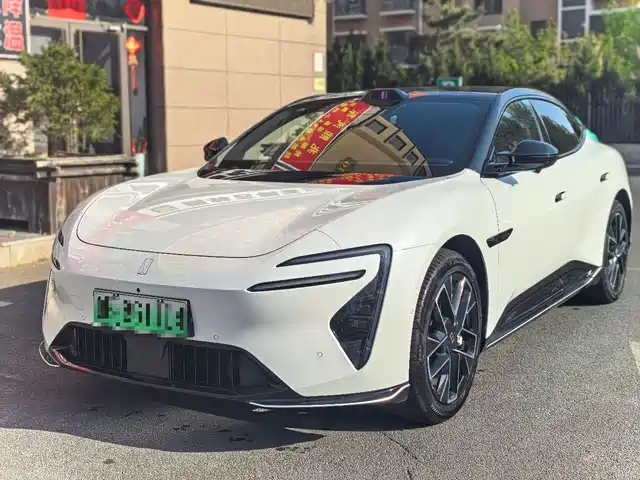 2025 Avatr 06
