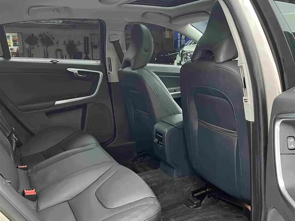 Volvo S60 — миниатюра 10