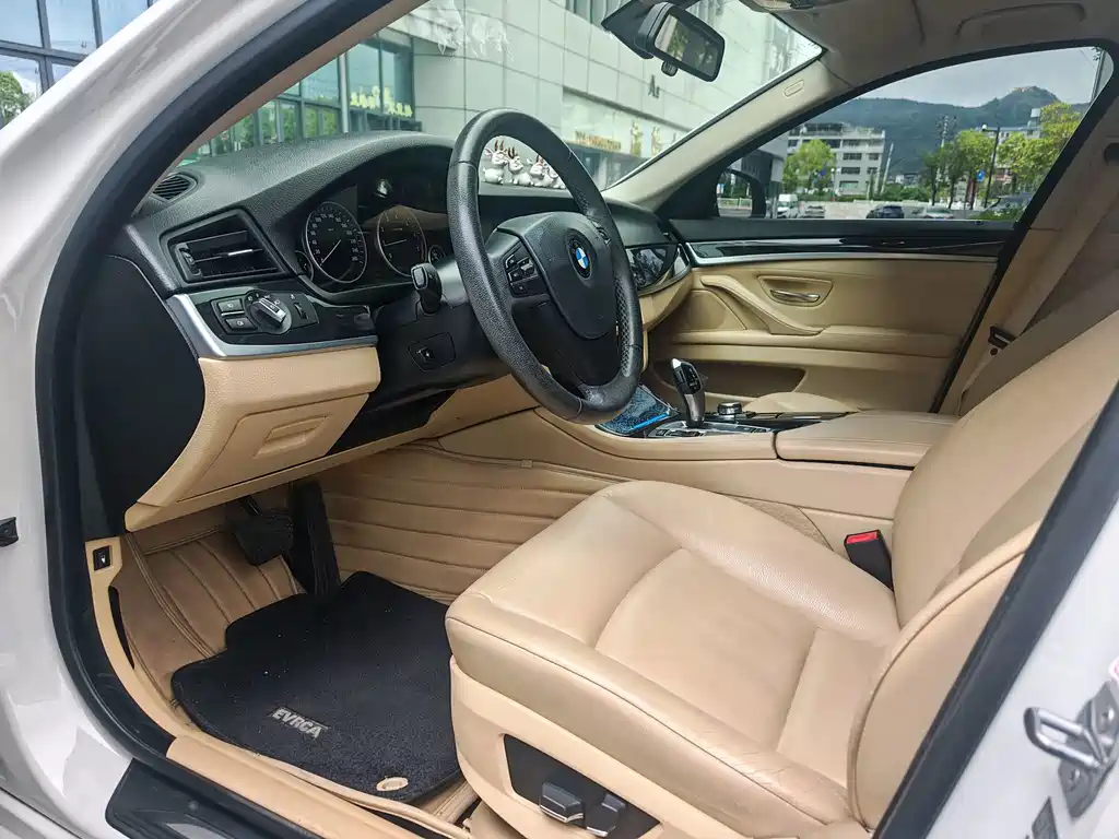BMW 5 Series — миниатюра 12