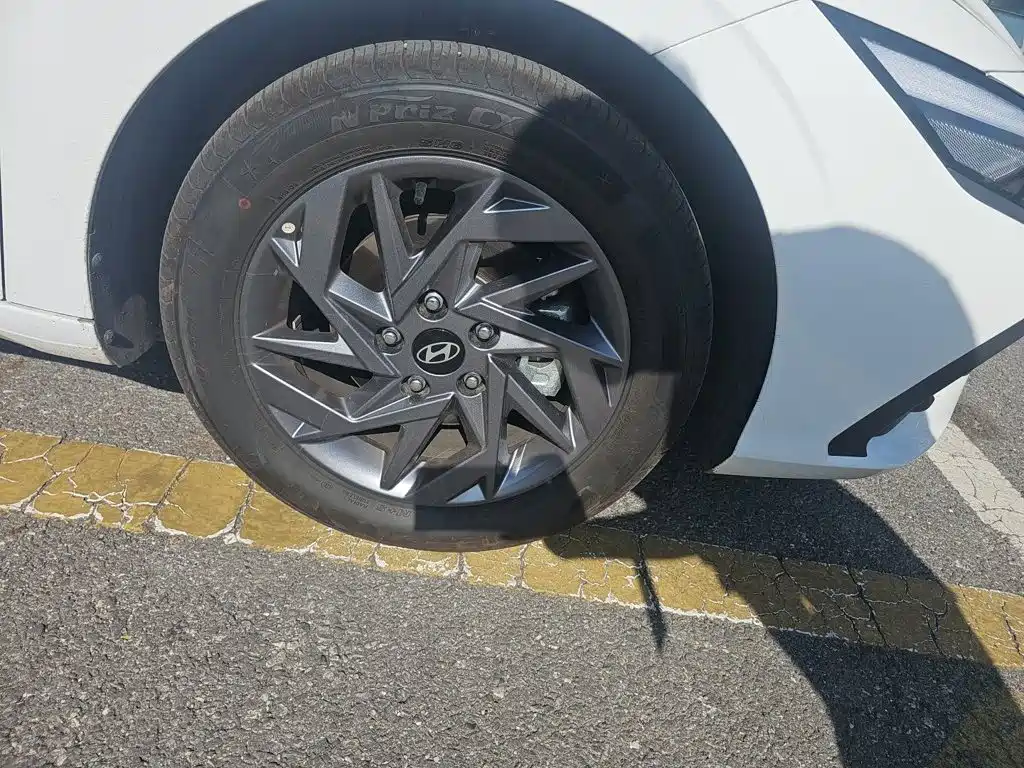 Hyundai Elantra — миниатюра 24