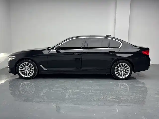 BMW 5 Series — миниатюра 5