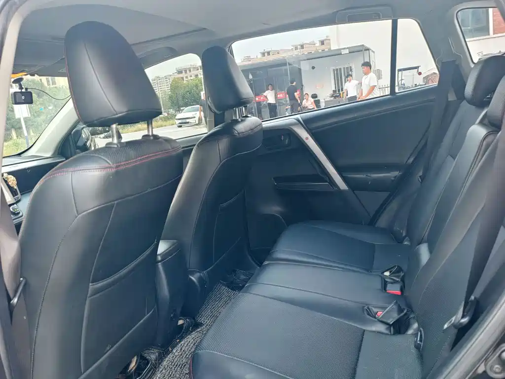 Toyota RAV4 — миниатюра 13
