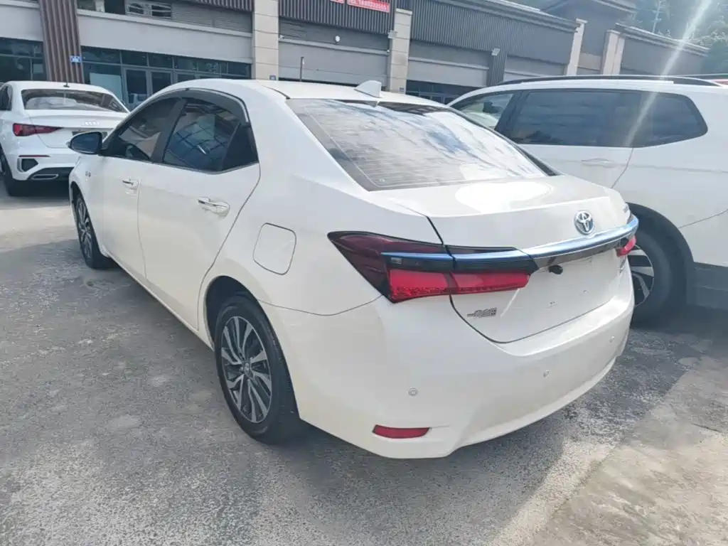 Toyota Corolla Hybrid — миниатюра 5