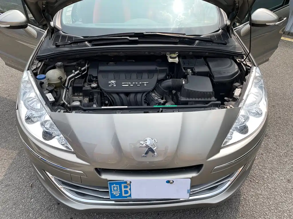 Peugeot 408 2013 2.0L AT Comfort