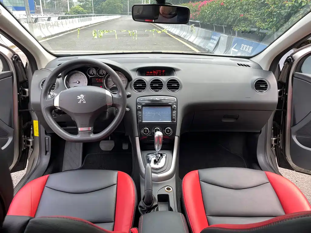 Peugeot 408 2013 2.0L AT Comfort