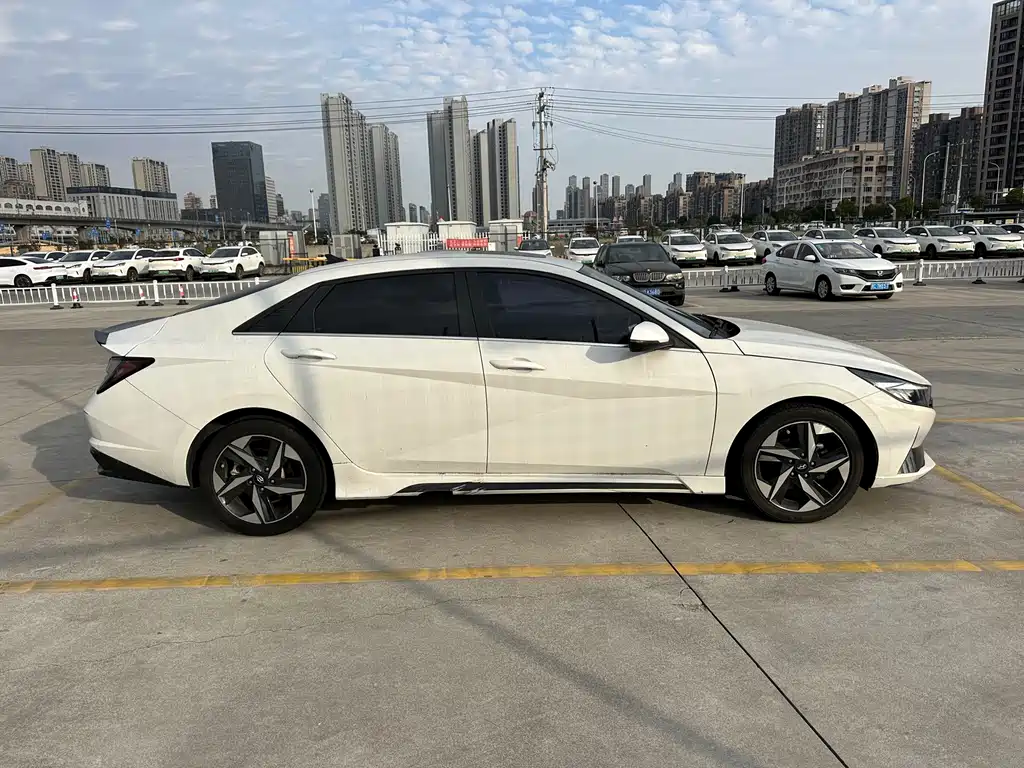 Hyundai Elantra — миниатюра 4