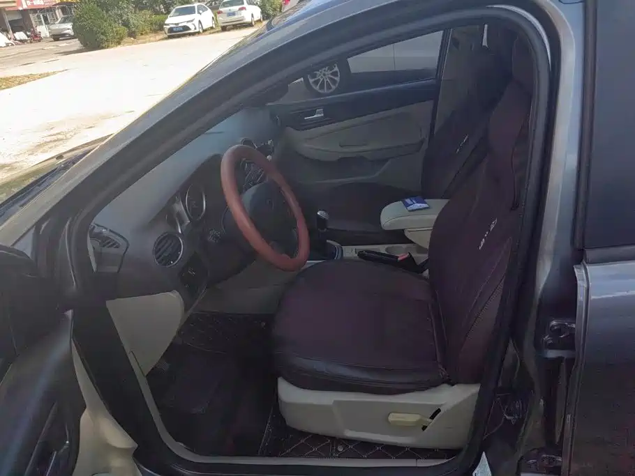Ford Focus — миниатюра 9