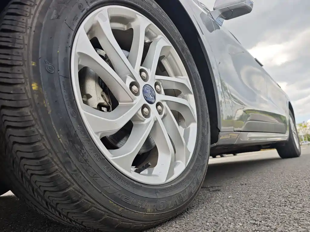 Ford Mondeo — миниатюра 7