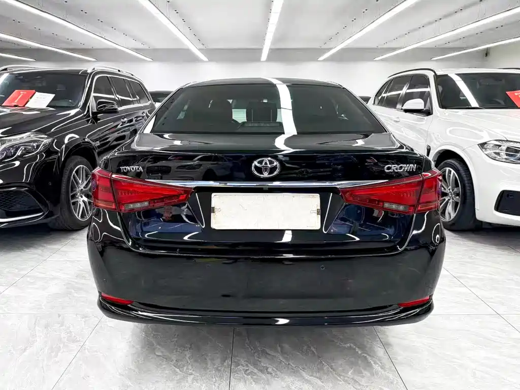 Toyota Crown — миниатюра 5
