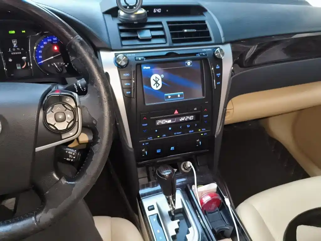 Toyota Camry — миниатюра 6