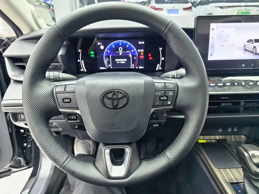 Toyota Camry — миниатюра 9