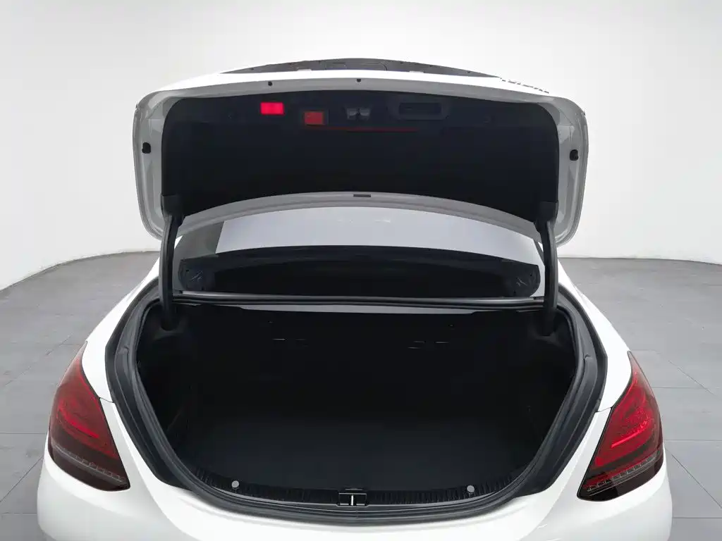 Mercedes-Benz C-Class — миниатюра 16
