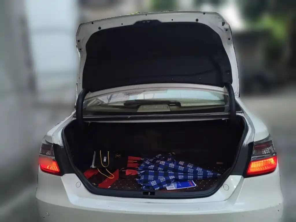 Toyota Camry — миниатюра 10
