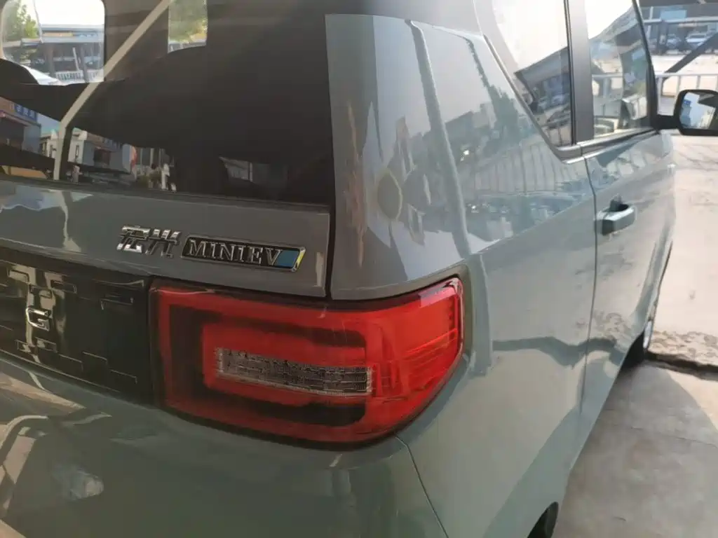 Wuling MINIEV — миниатюра 8