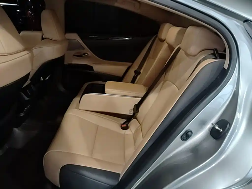 Lexus ES — миниатюра 17