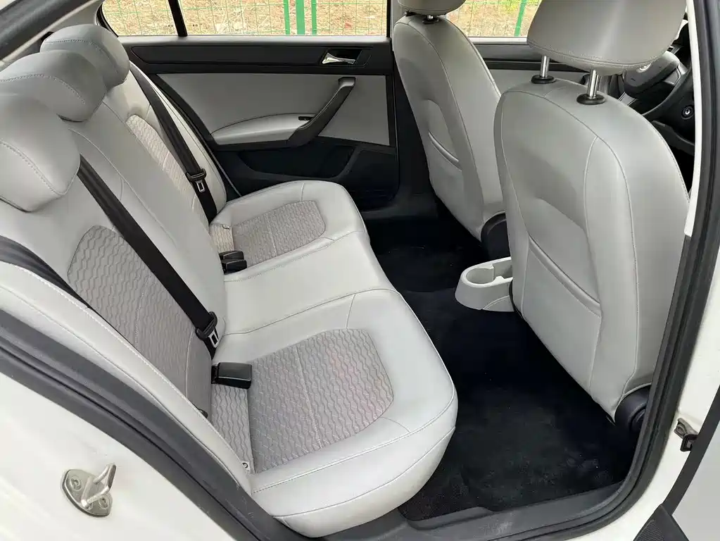 Skoda Rapid — миниатюра 9