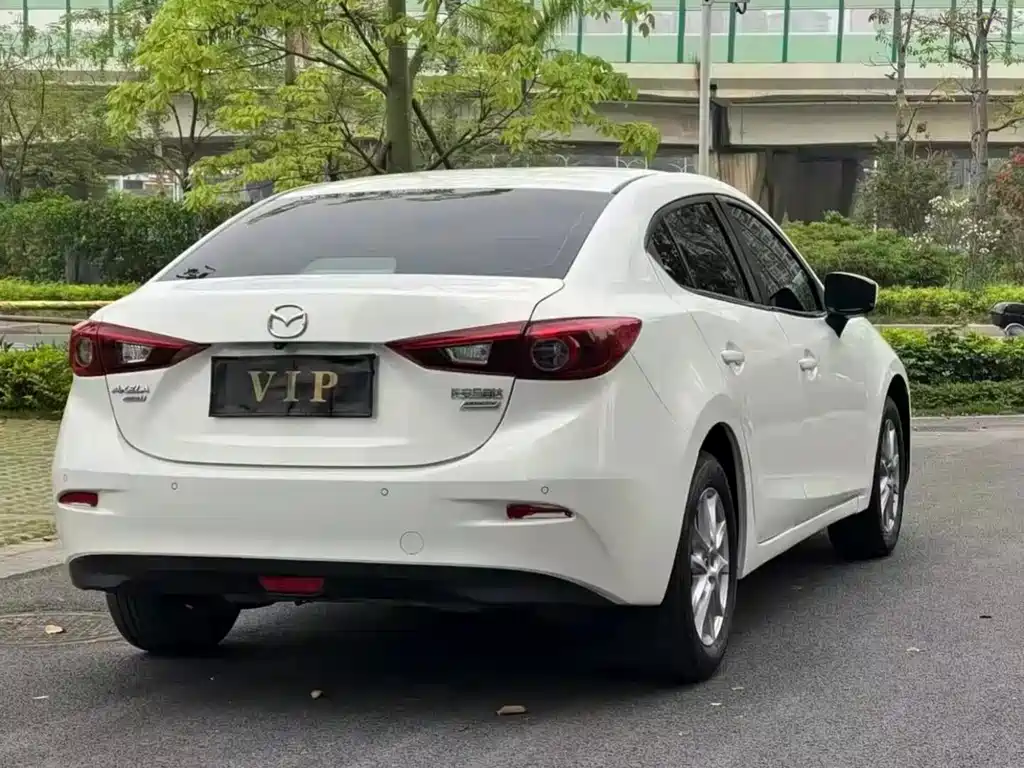 Mazda 3 Axela - фото 11