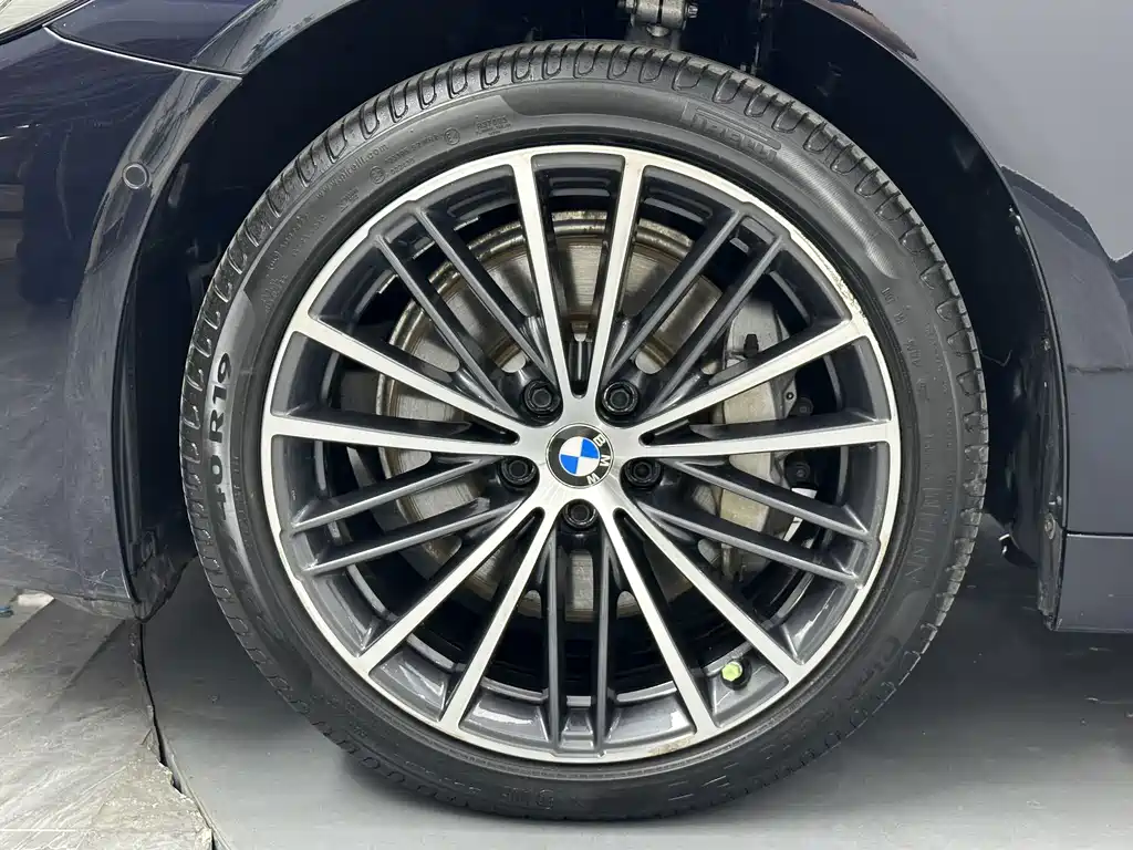 BMW 5 Series — миниатюра 23