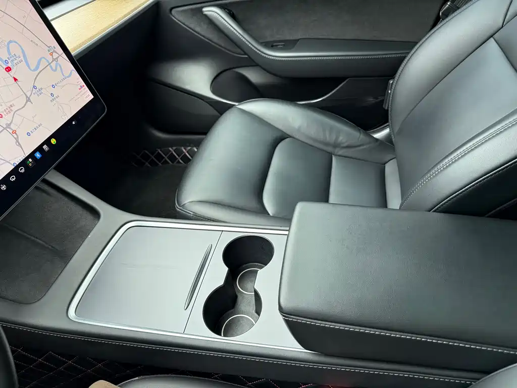 Tesla Model 3 — миниатюра 8