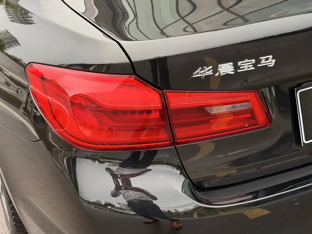 BMW 5 Series — миниатюра 27
