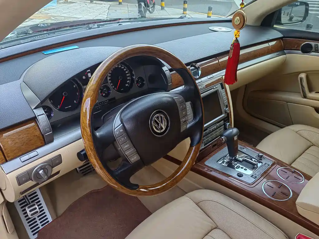 Volkswagen Phaeton — миниатюра 12