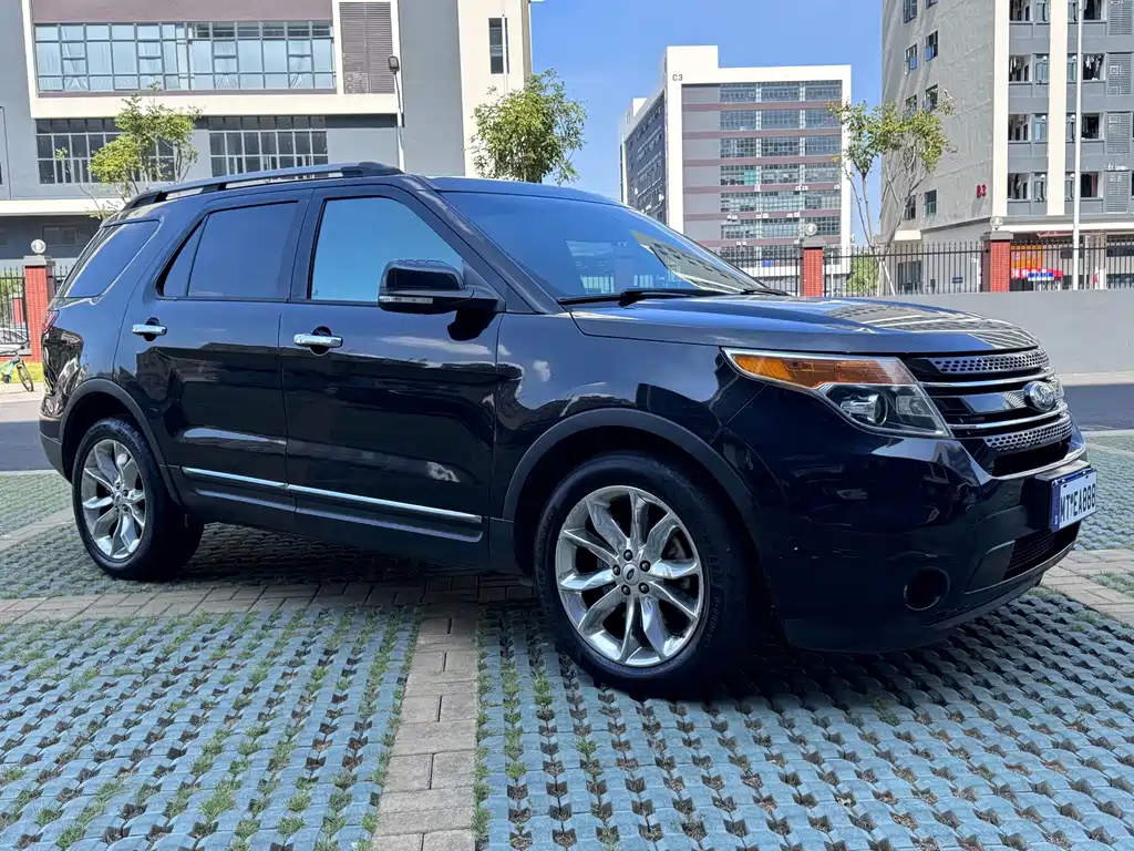 Ford Explorer (Import) — миниатюра 3