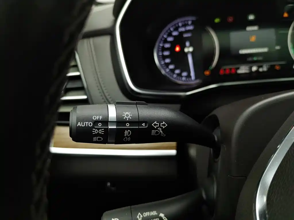 Roewe RX8 — миниатюра 21