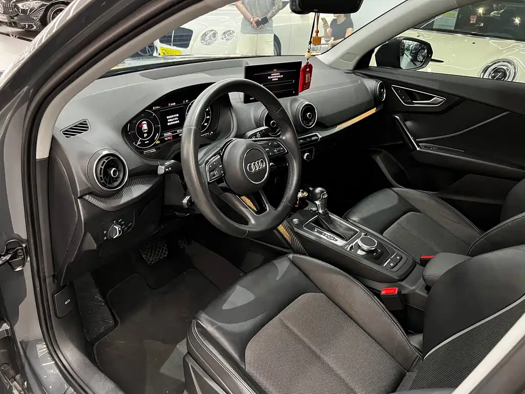 Audi Q2L e-tron — миниатюра 4