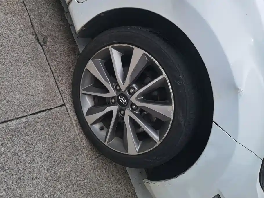 Hyundai Elantra Langdong — миниатюра 6