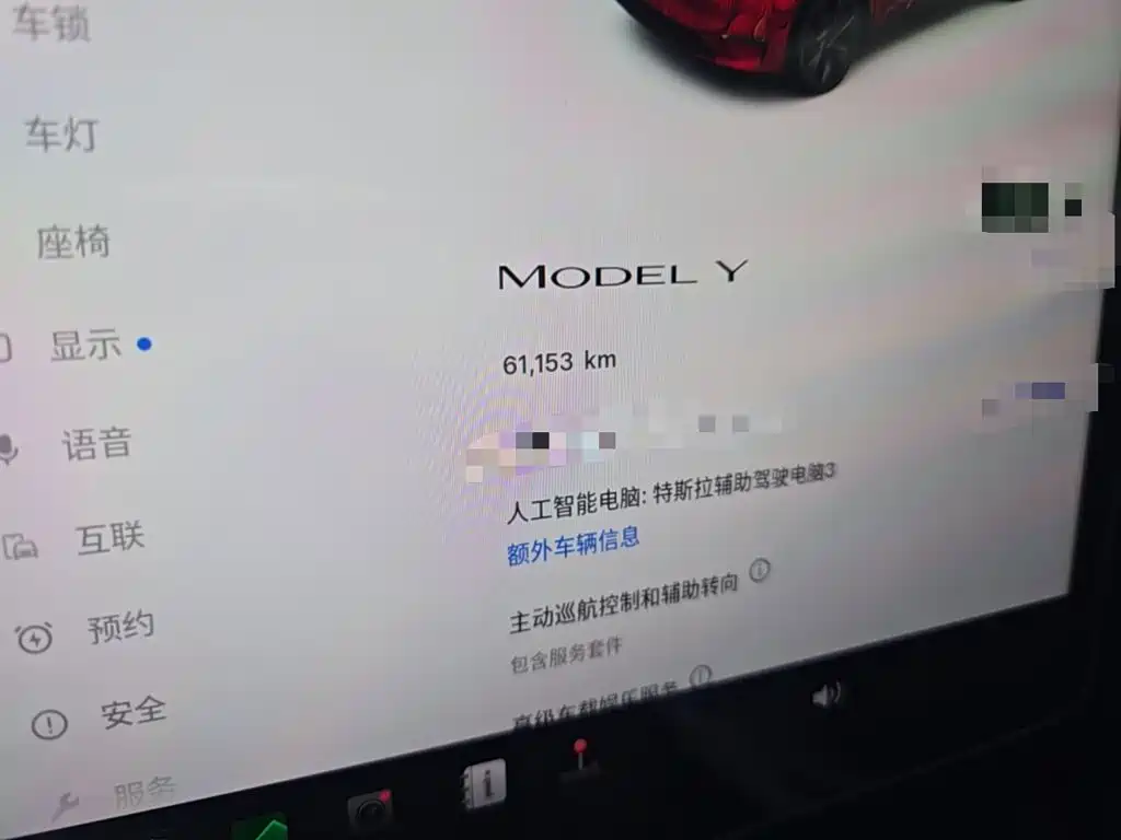 Tesla Model Y — миниатюра 5