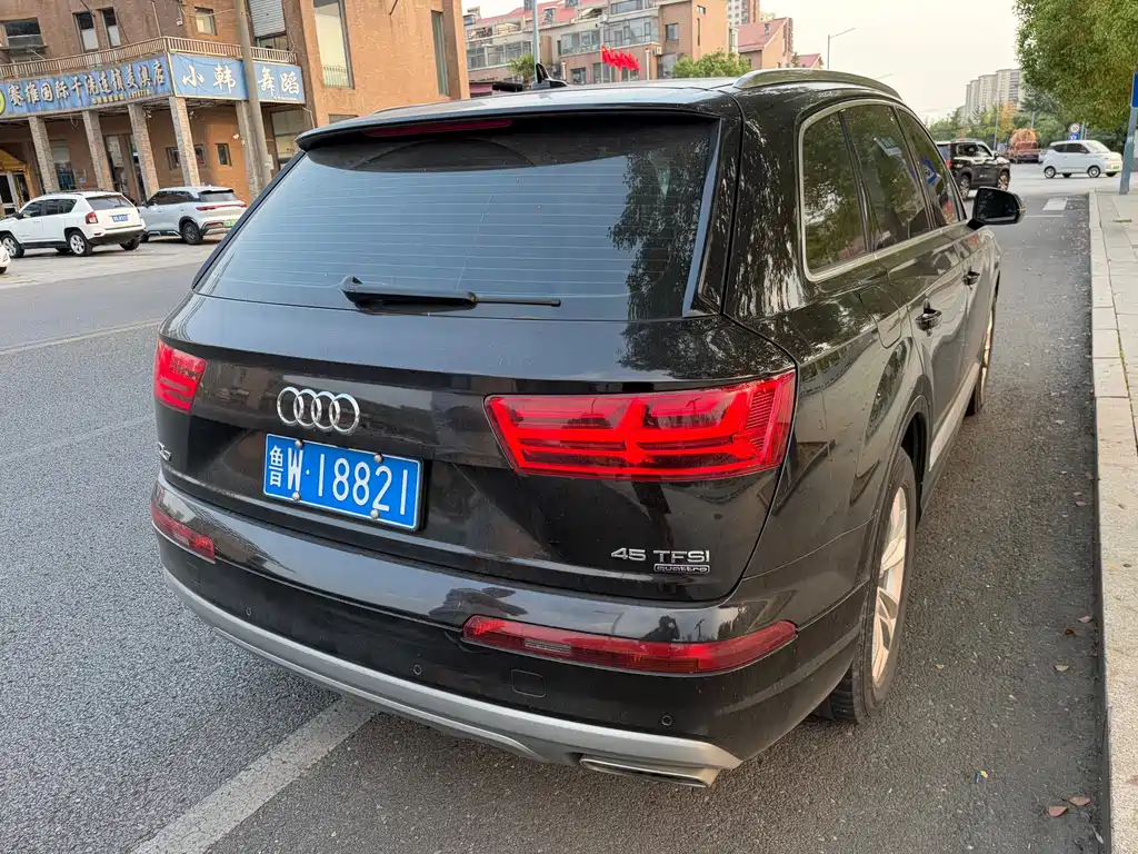 Audi Q7 — миниатюра 11