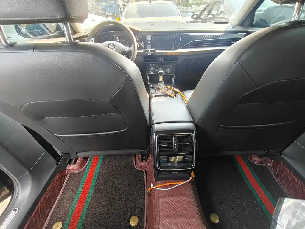 Volkswagen Passat PHEV — миниатюра 8